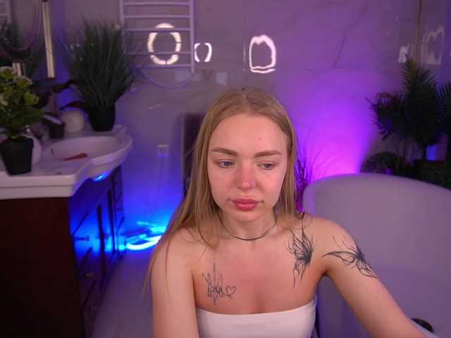 EmilySunShine live cam on BongaCams