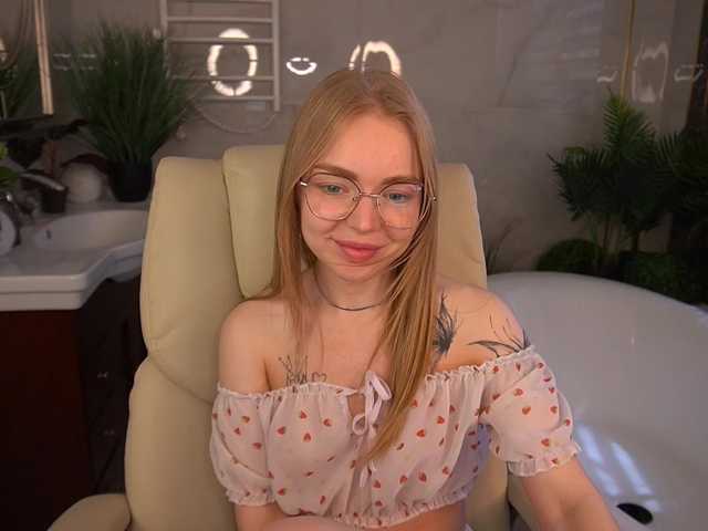 EmilySunShine live cam on BongaCams