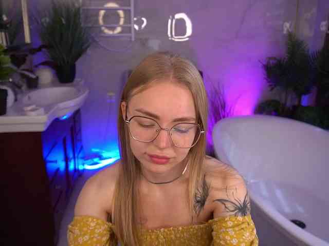 EmilySunShine webcam