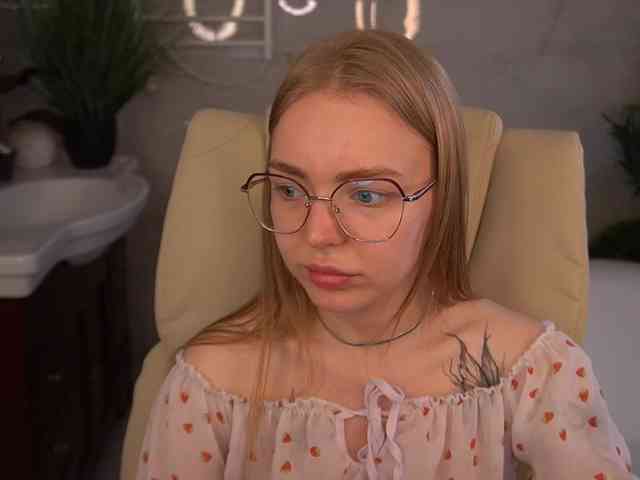EmilySunShine webcam