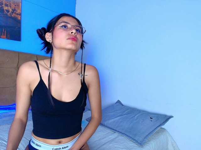 MiiaEvvanns live cam on BongaCams