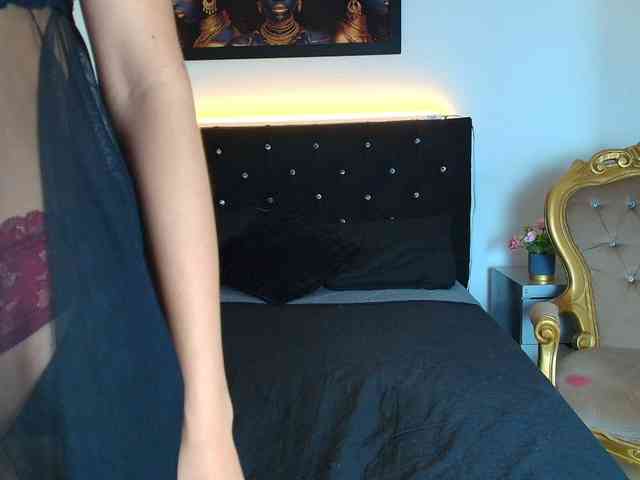 MiiaEvvanns webcam