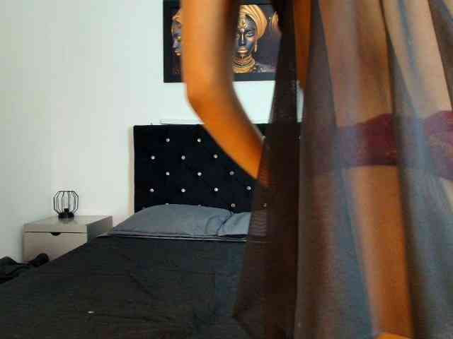 MiiaEvvanns webcam