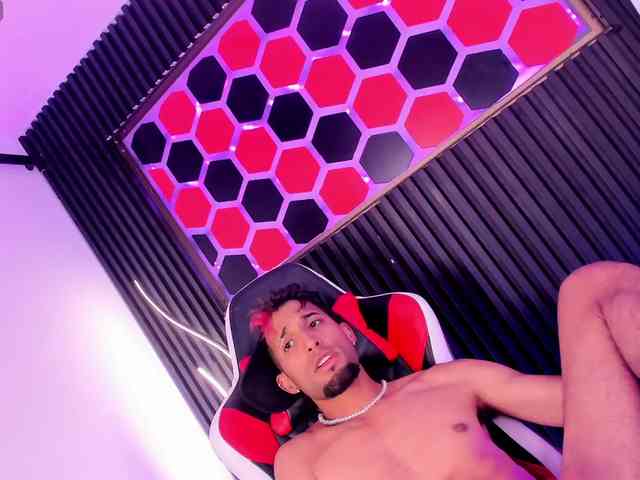 MichaelHanks Live Webcam on BongaCams