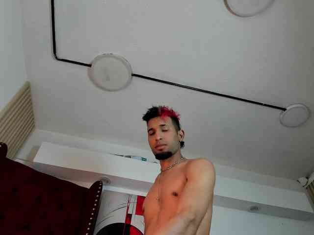 MichaelHanks Live Webcam on BongaCams