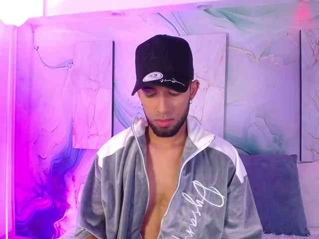 MichaelHanks Live Webcam on BongaCams