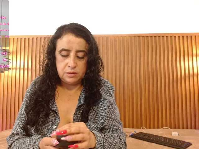 IrisyAnnita69 live cam on BongaCams