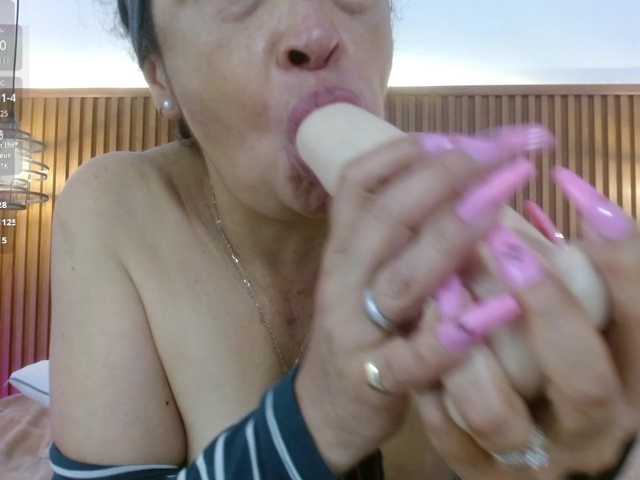 IrisyAnnita69 live cam on BongaCams