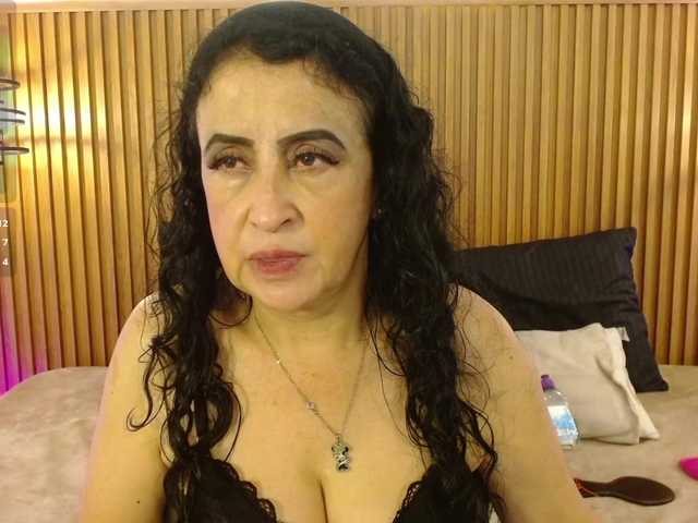 IrisyAnnita69 live cam