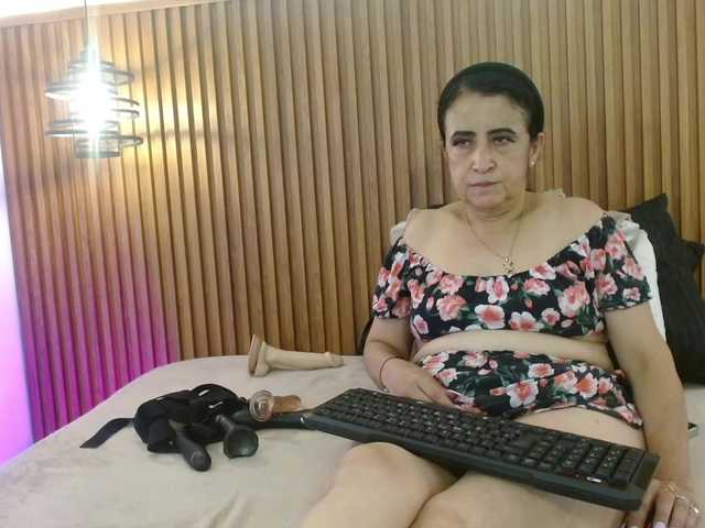 IrisyAnnita69 live cam on BongaCams