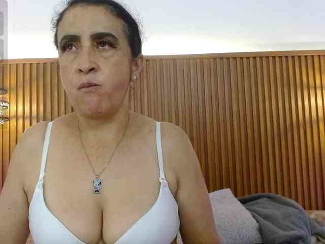 IrisyAnnita69 webcam