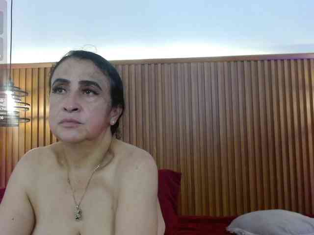 Model: IrisyAnnita69