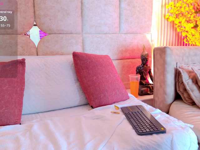 LalaVarela live cam on BongaCams