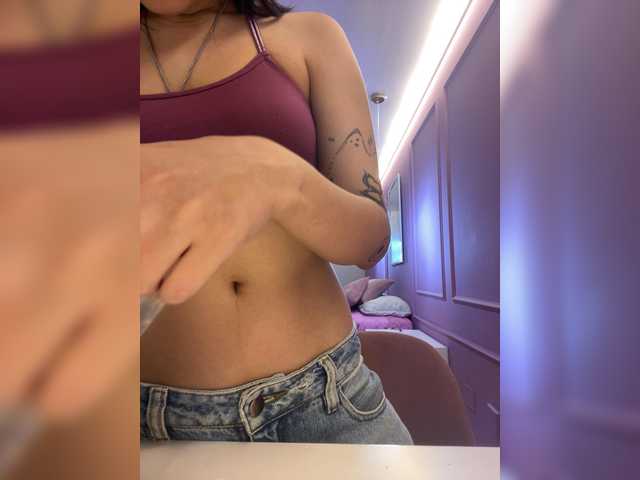 Nyxara live cam on BongaCams