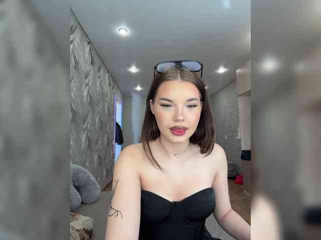 lola-kisssss webcam