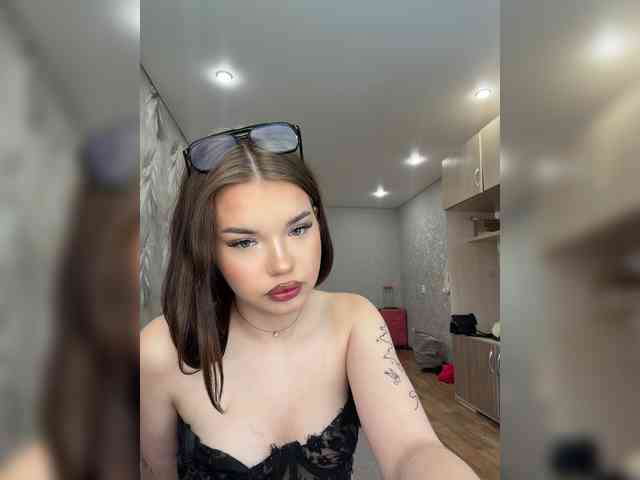 lola-kisssss webcam