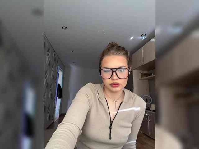 lola-kisssss webcam