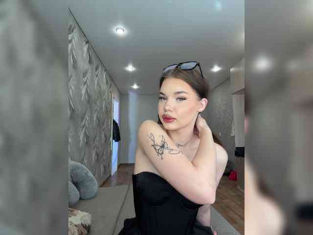lola-kisssss webcam