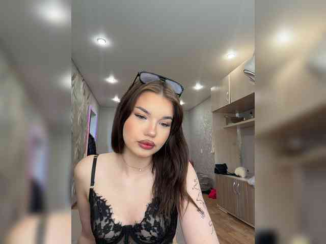 lola-kisssss webcam