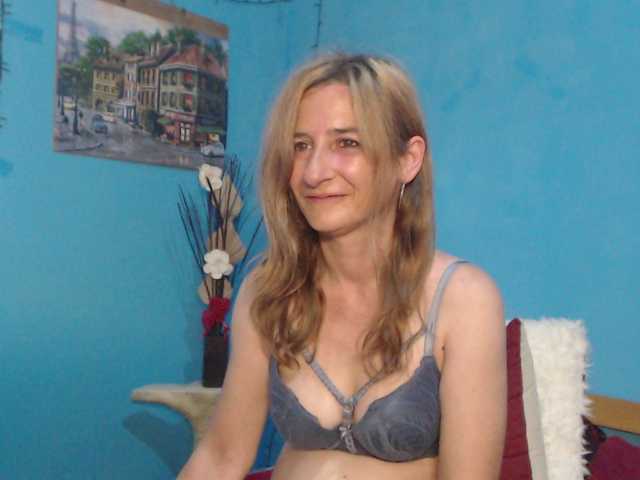 SelenaCade live cam on BongaCams