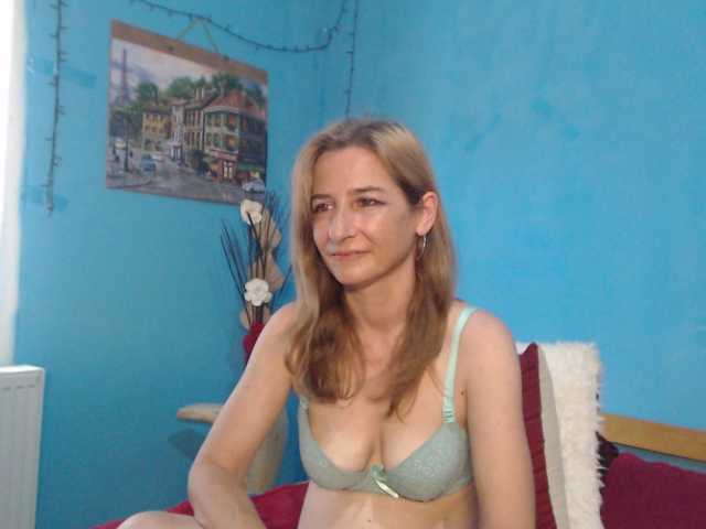 SelenaCade live cam on BongaCams