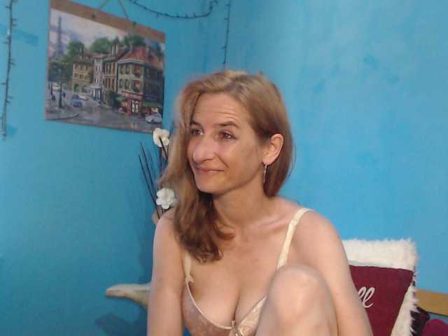 SelenaCade live cam on BongaCams