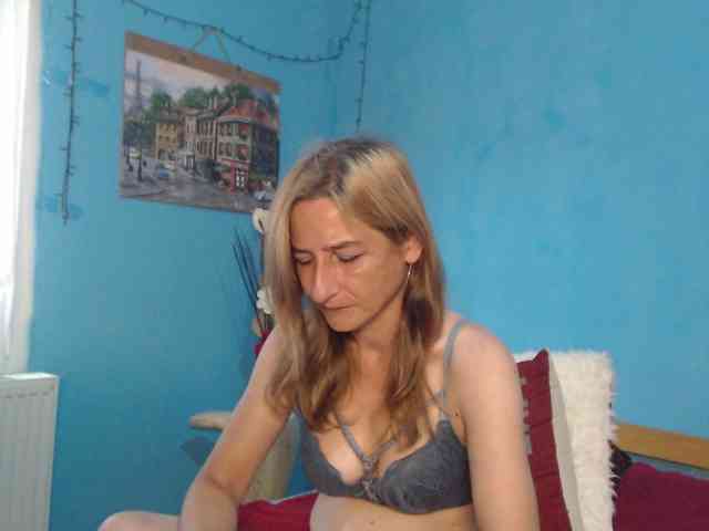 SelenaCade webcam