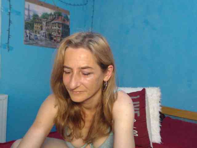 SelenaCade webcam