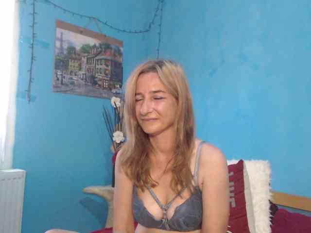 SelenaCade webcam