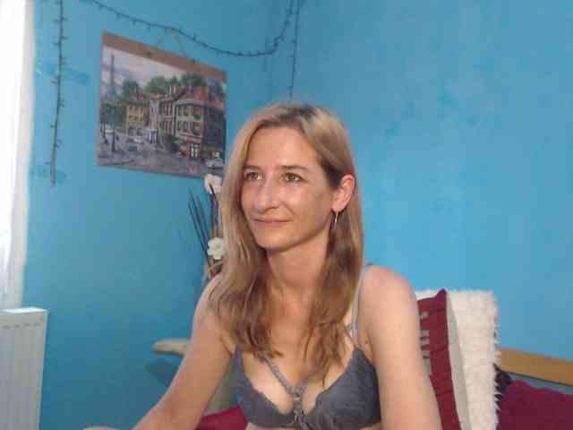 SelenaCade webcam