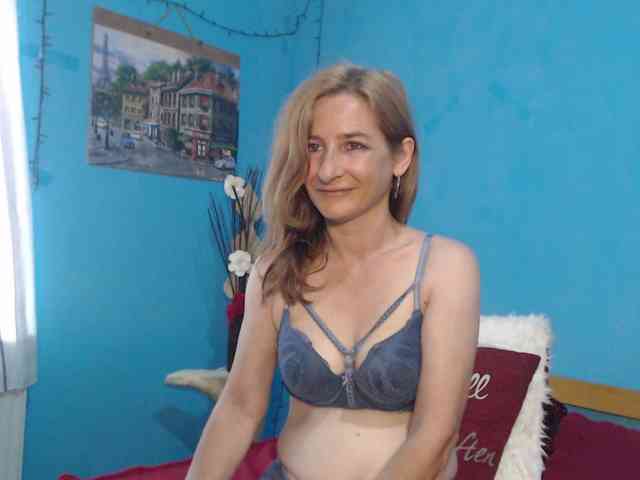 SelenaCade webcam