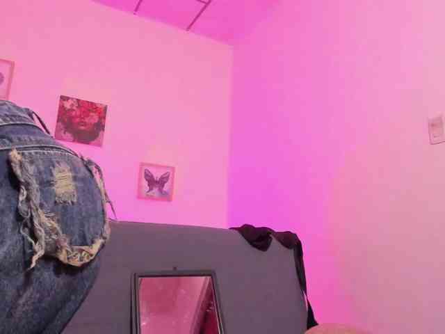 Alana-Dolly webcam