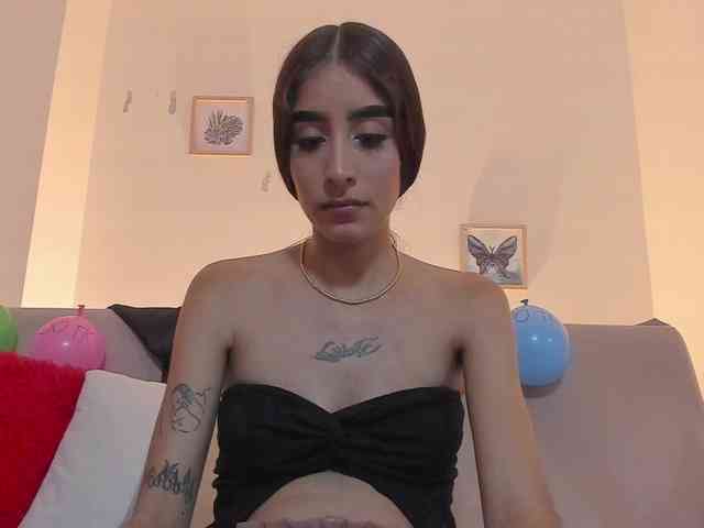 Alana-Dolly webcam
