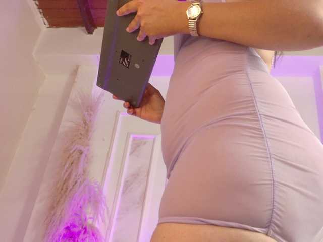 Leslie-3 live cam on BongaCams
