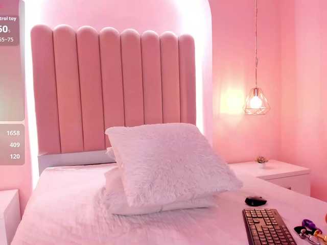 SaraRoberts live cam on BongaCams