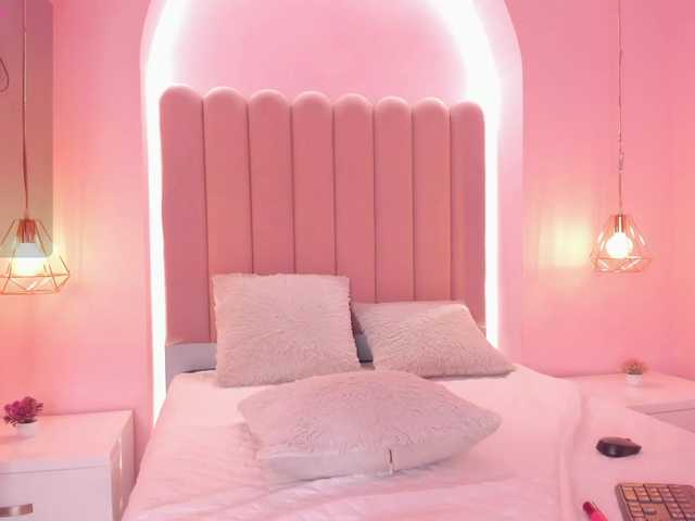 SaraRoberts live cam on BongaCams