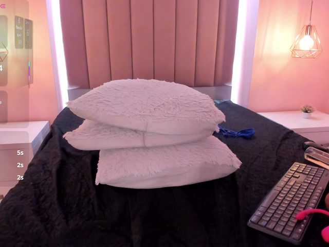 SaraRoberts live cam on BongaCams