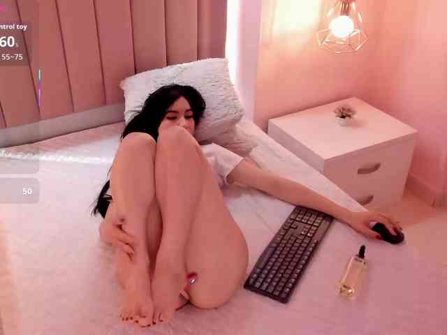 SaraRoberts webcam