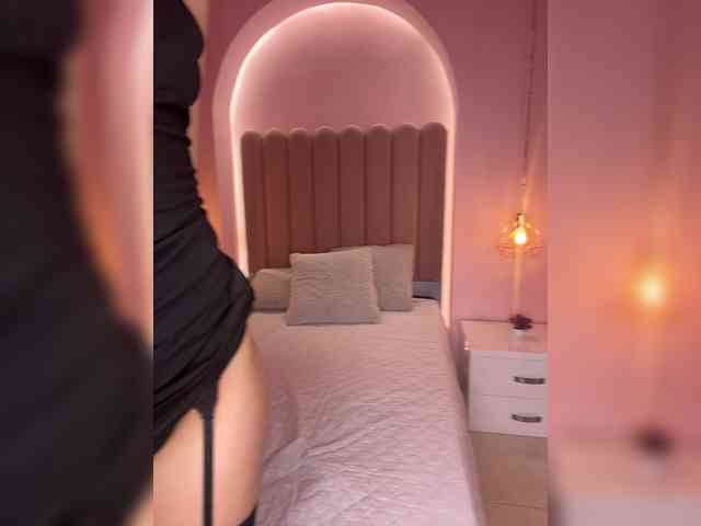 SaraRoberts webcam