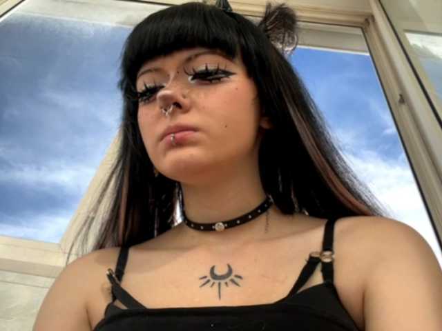 HolyCute live webcam show