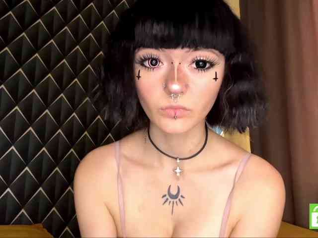 Modella: HolyCute