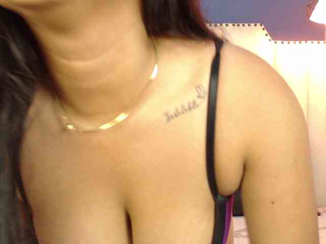 AnthonellaValencia webcam