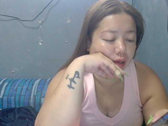 Isabella16 live cam preview