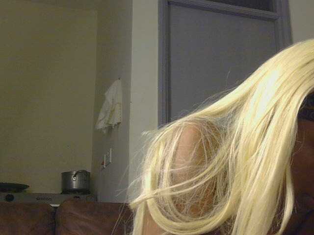 Hotpetitesa live cam on BongaCams