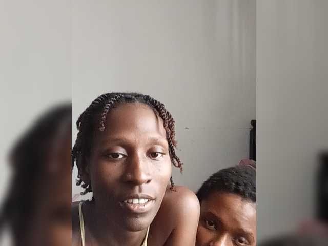 Hotpetitesa live cam on BongaCams