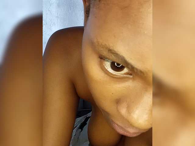 Hotpetitesa live cam on BongaCams