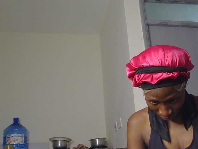 Hotpetitesa live cam on BongaCams