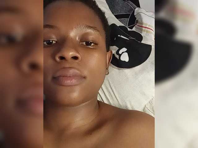 Hotpetitesa live cam