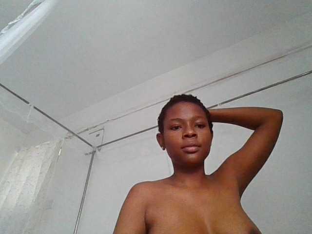 Hotpetitesa live cam on BongaCams