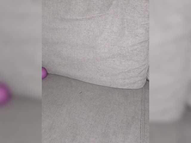 Hotpetitesa live cam preview